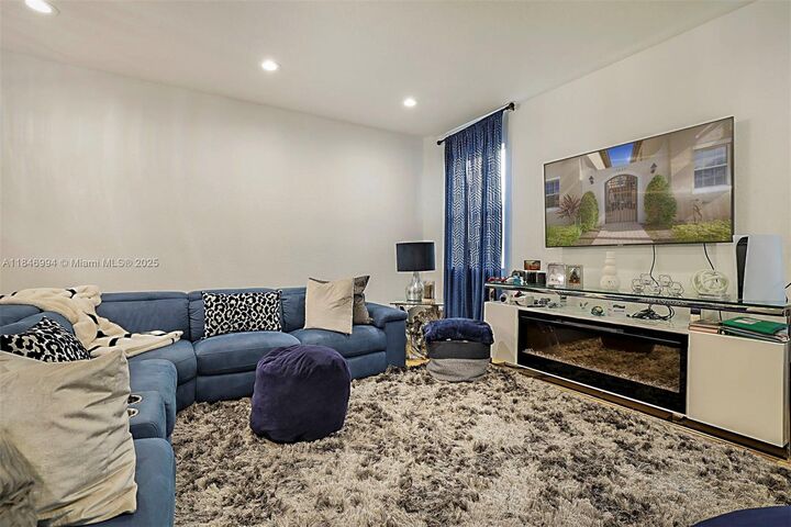 Property Photo: 14650 SW 15th St FL 33027