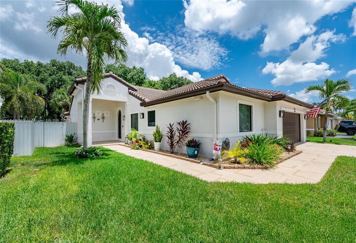 16185 SW 2nd Dr  Pembroke Pines FL 33027 photo