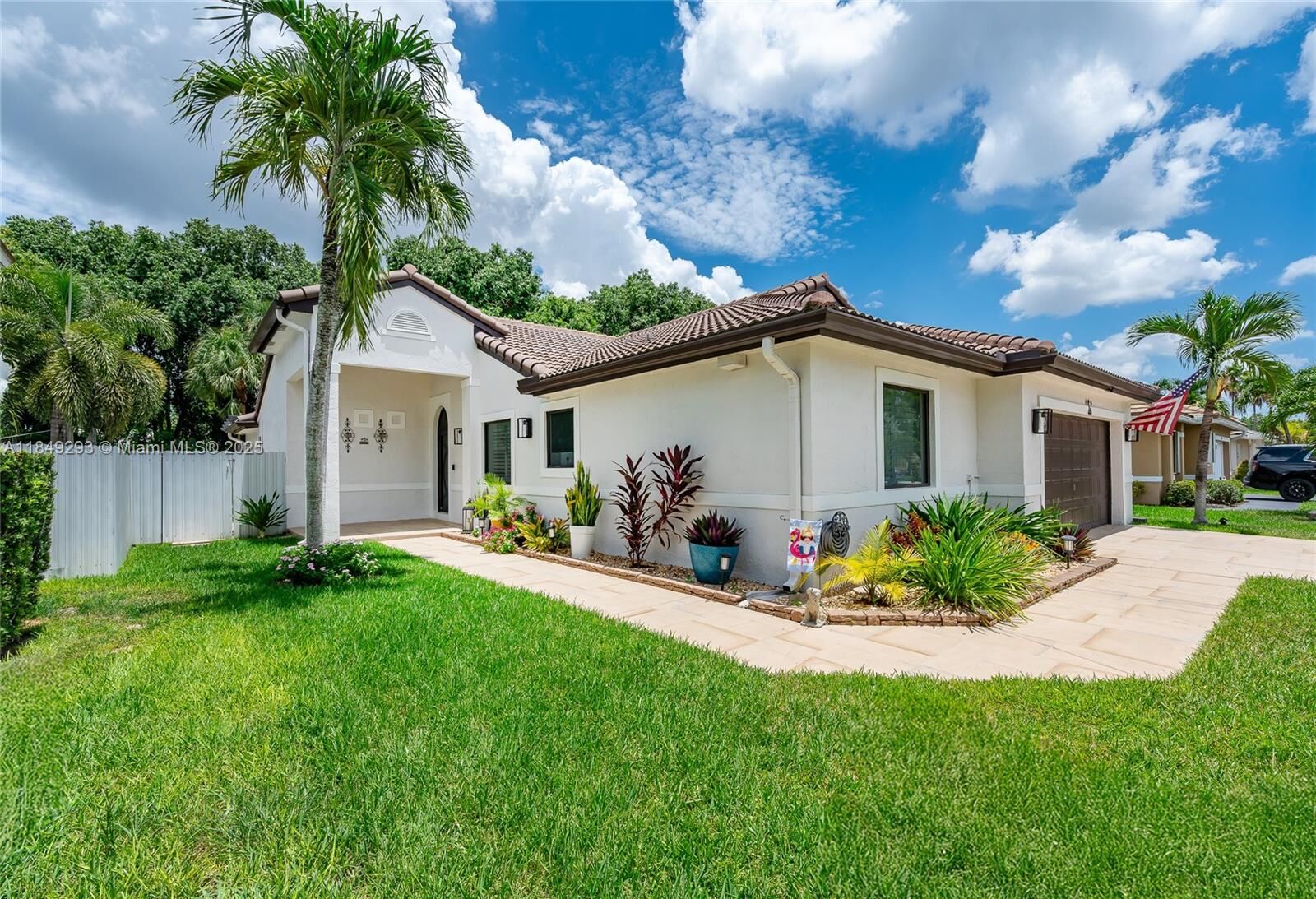 Property Photo: 16185 SW 2nd Dr FL 33027