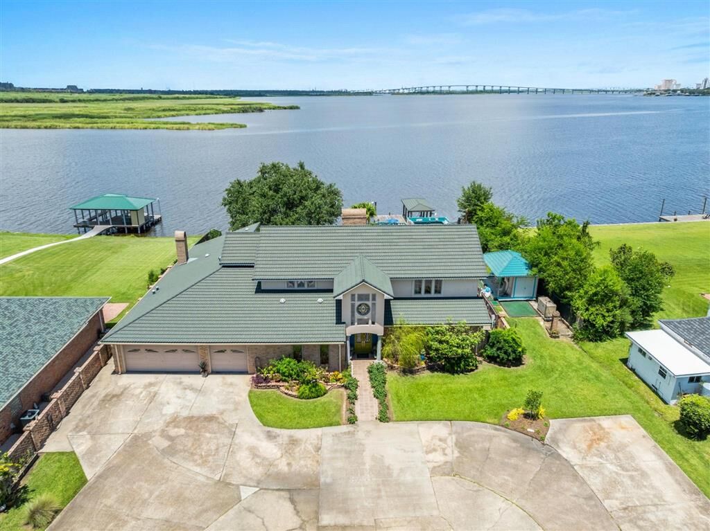 Property Photo: 3840 Bluff Lane LA 70605