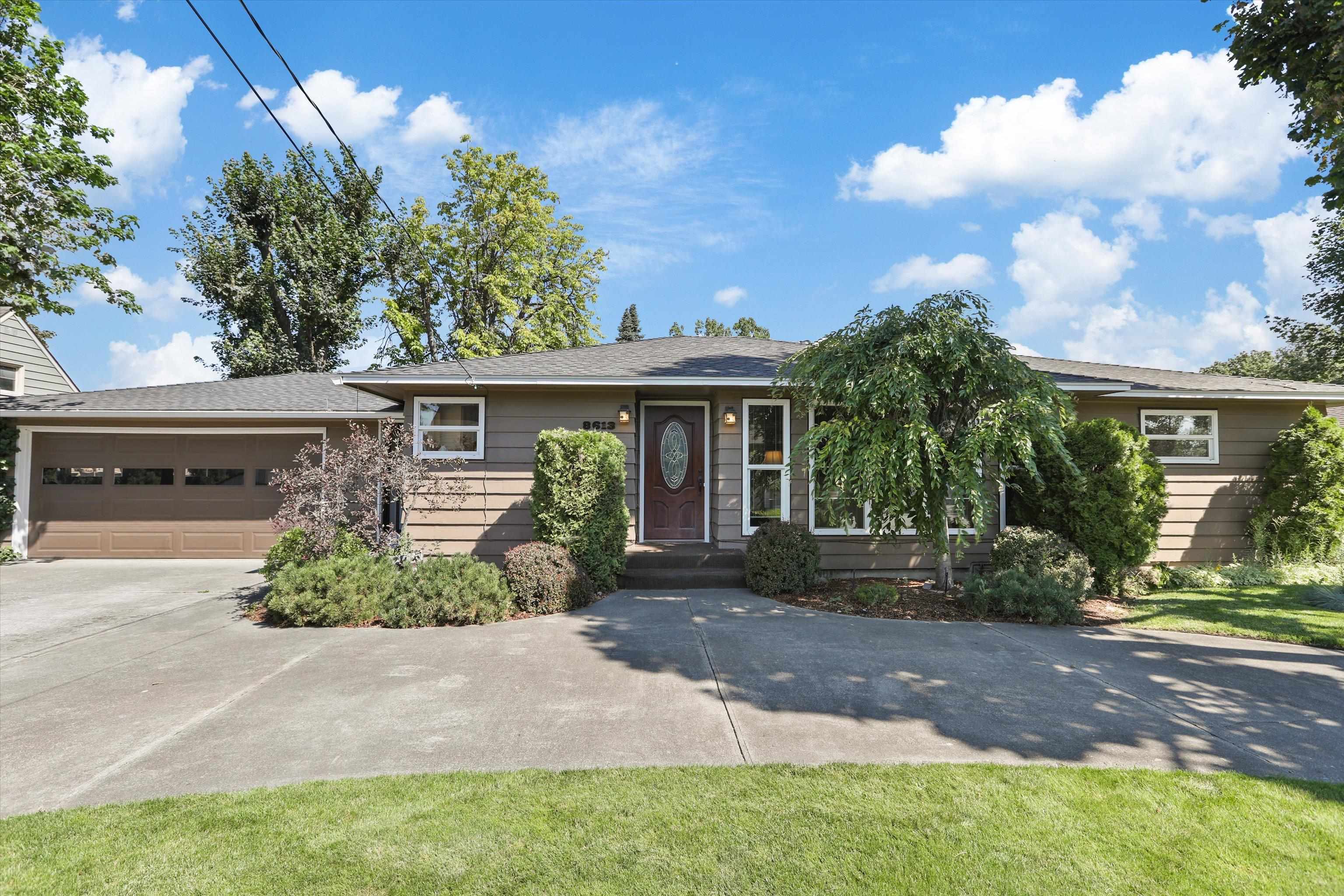 Property Photo: 8613 E Valleyway Ave WA 99212