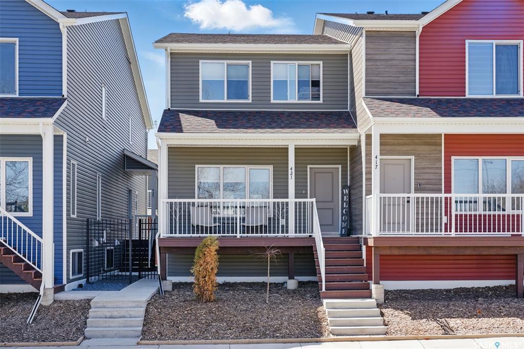 Property Photo: 421 L Avenue S SK S7M 5Y6