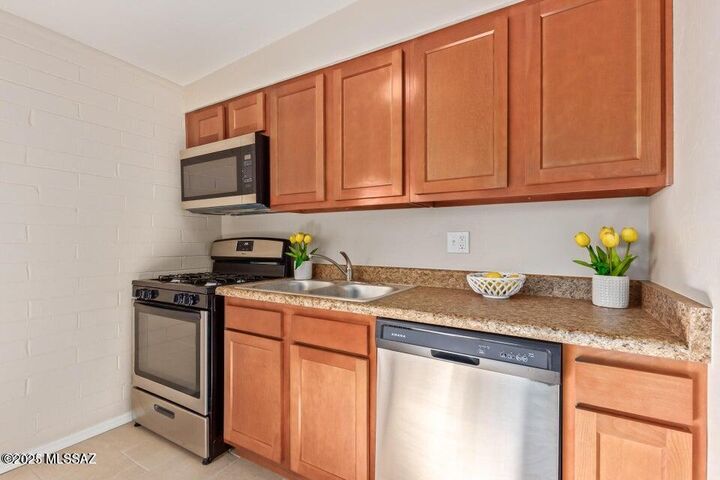 Property Photo:  2018 S Cloverland Avenue  AZ 85711 