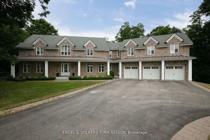Photo de la propriété: 16 Heron Boulevard ON L9X 0J1
