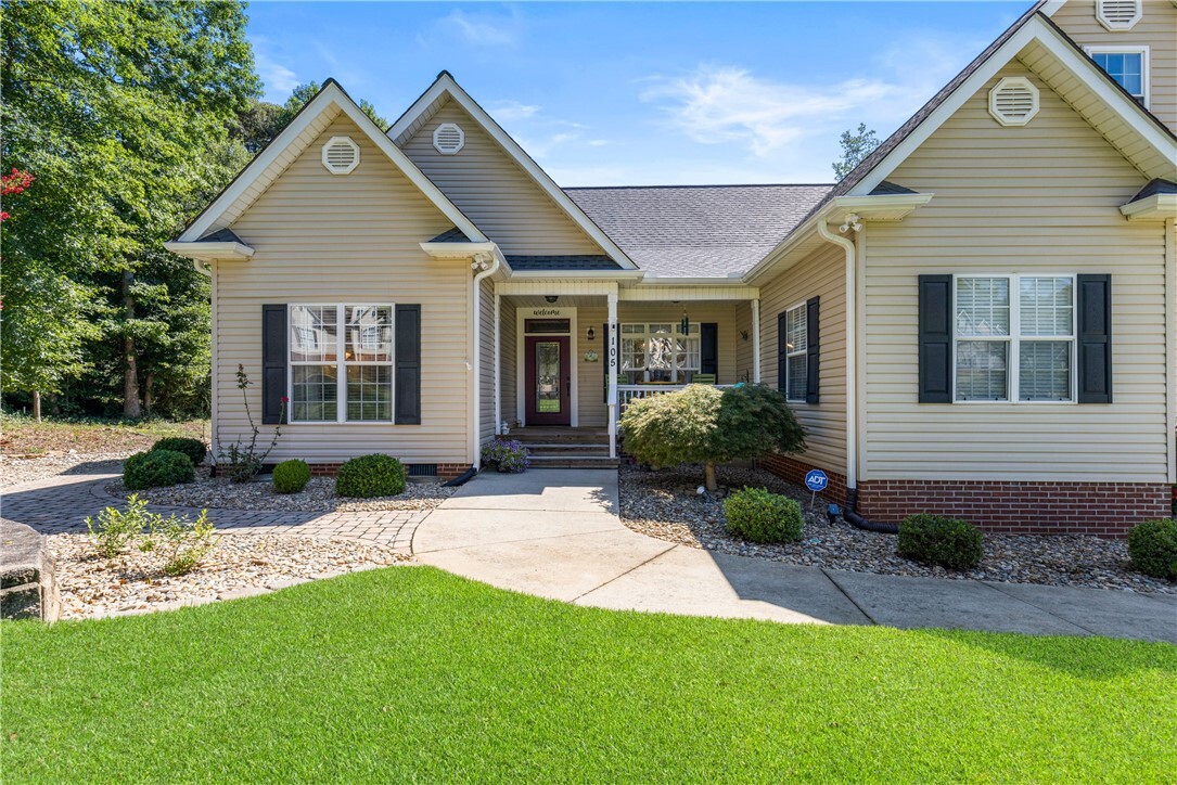 Property Photo: 105 Homestead Drive SC 29673