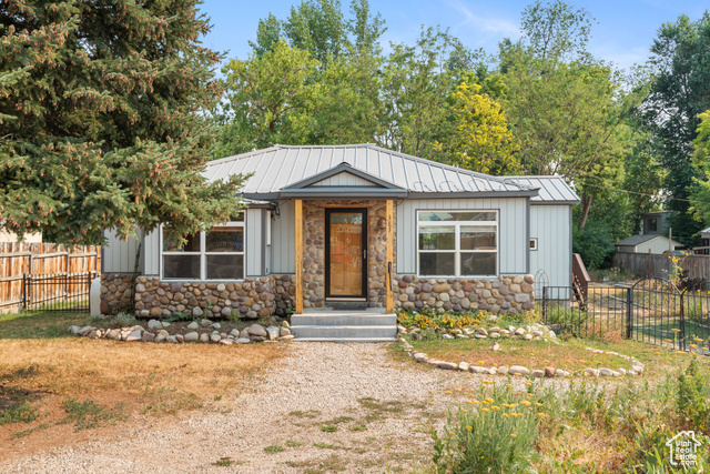 Property Photo: 383 W 100 N UT 84049