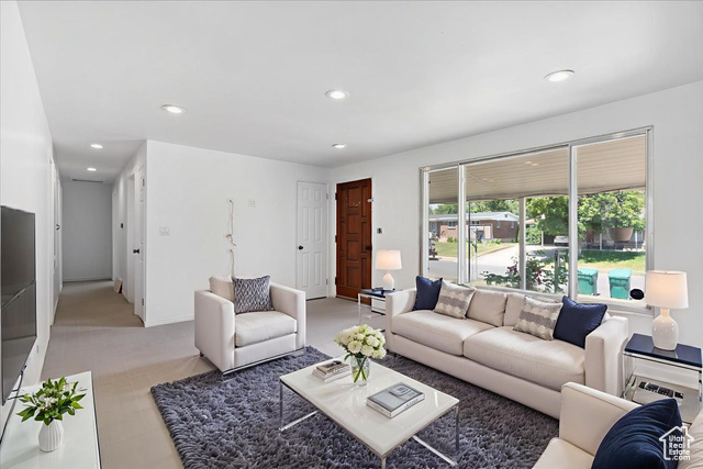 Property Photo: 175 Green Dr UT 84041
