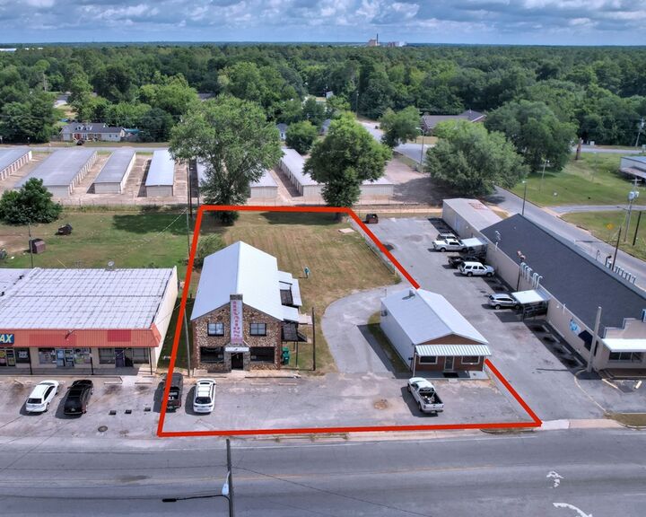 Property Photo:  2215 E Broad Street E  GA 31705 