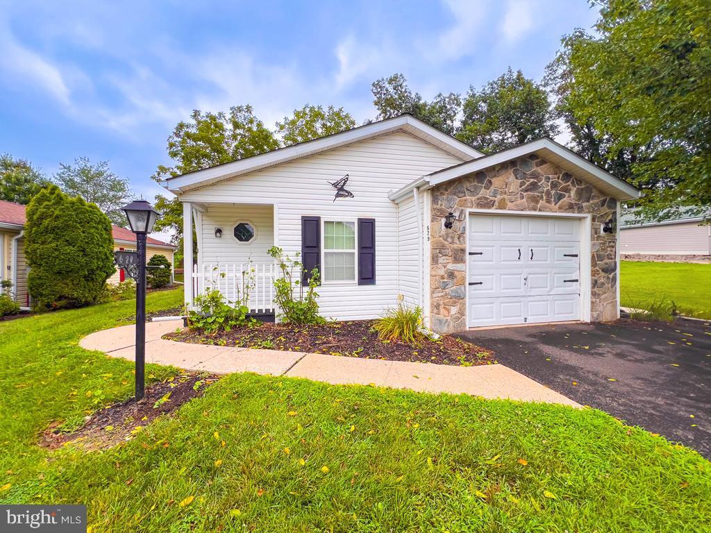 Property Photo: 629 Sassafrass Court PA 18938