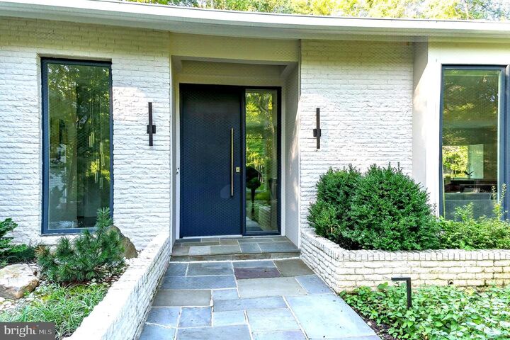 Property Photo: 10202 Bentcross Drive MD 20854