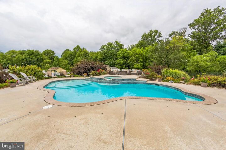 Property Photo: 113 Sandy Way PA 19320