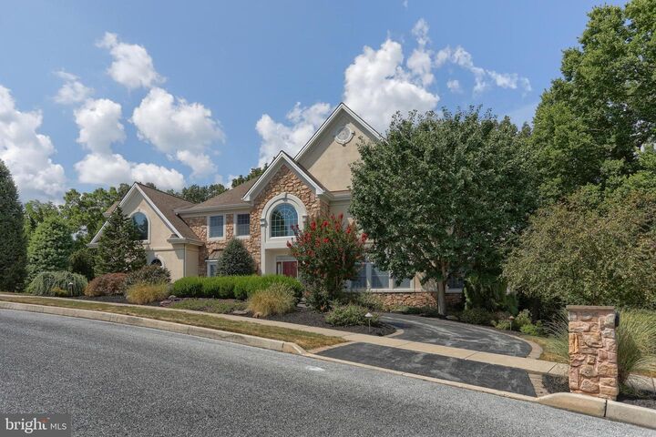 Property Photo: 1002 Peggy Drive PA 17036