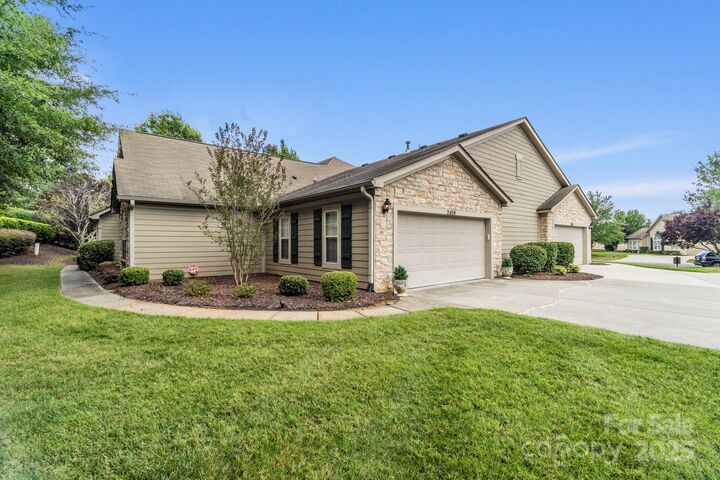 Property Photo:  2459 Coltsview Lane  NC 28105 