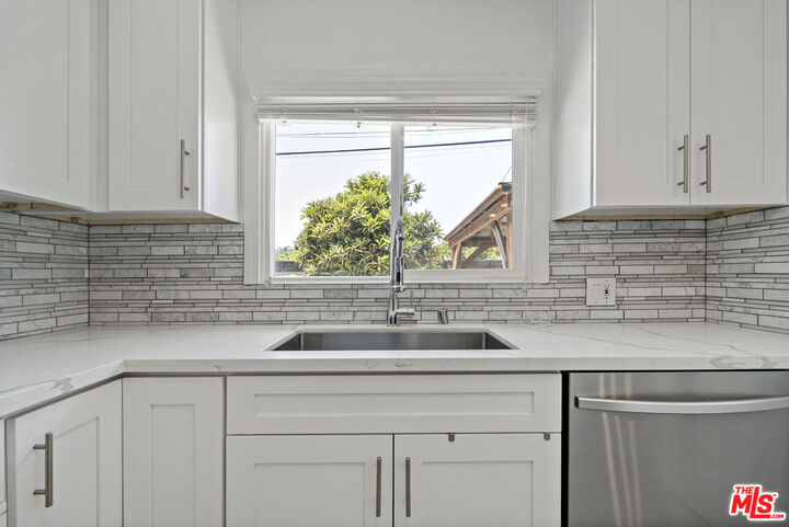 Property Photo: 10731 Gothic Ave CA 91344