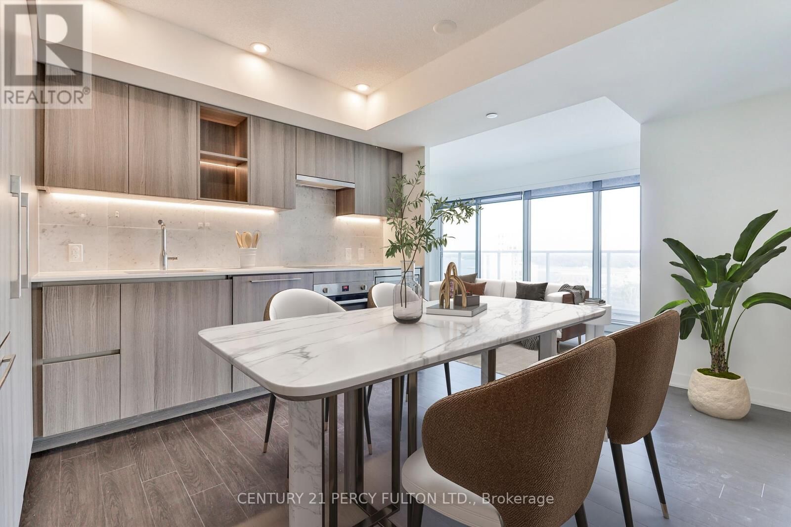 Property Photo: 19 Bathurst Street 1811 ON M5V 0N2