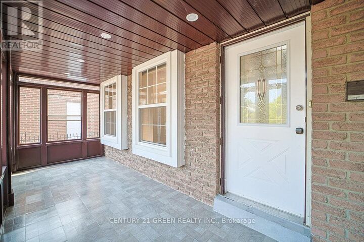 Property Photo: 236 Ingleton Boulevard ON M1V 2A2