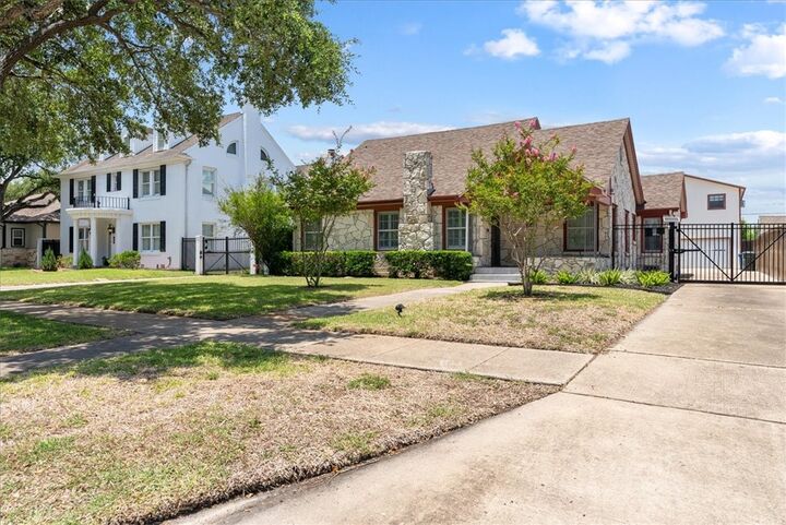 Property Photo: 524 Del Mar TX 78404