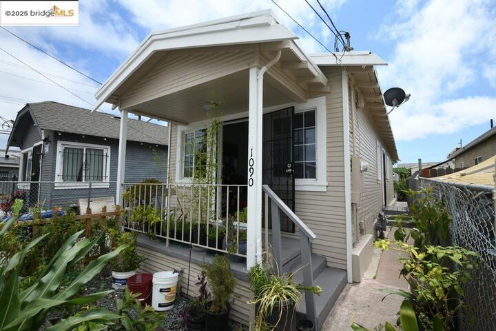 1090 70th Ave  Oakland CA 94621 photo