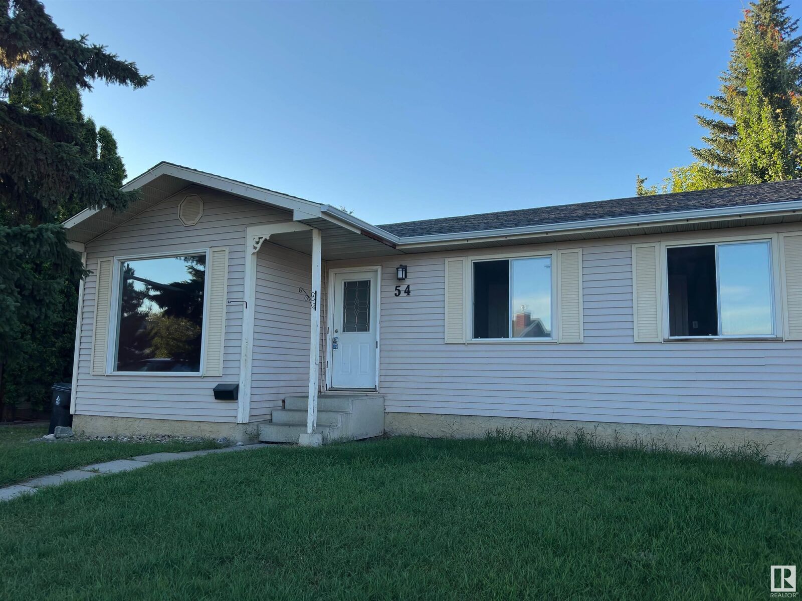 Property Photo: 54 Mathias Avenue AB T7X 2S5