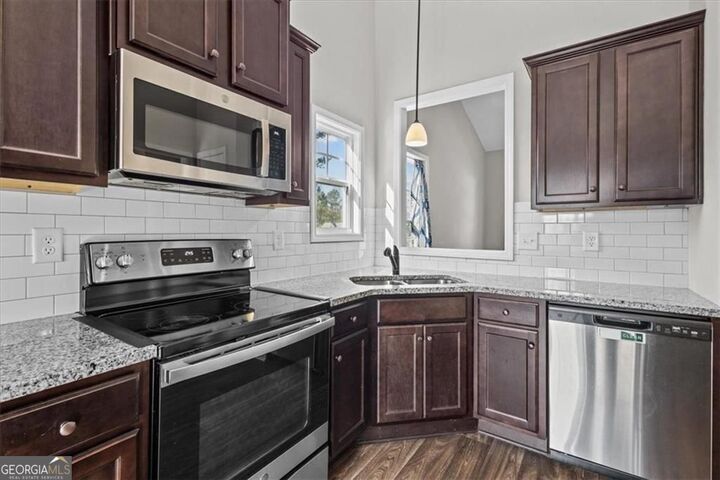 Property Photo:  206 Glacier Court  GA 30117 