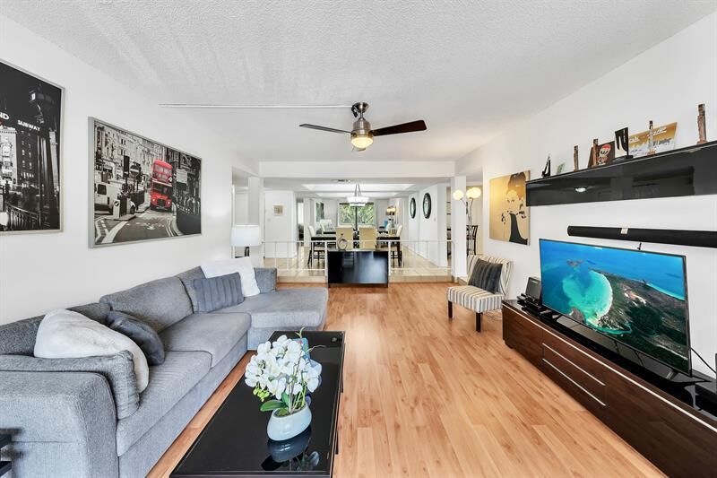 Property Photo:  3730 Inverrary Dr 3V  FL 33319 