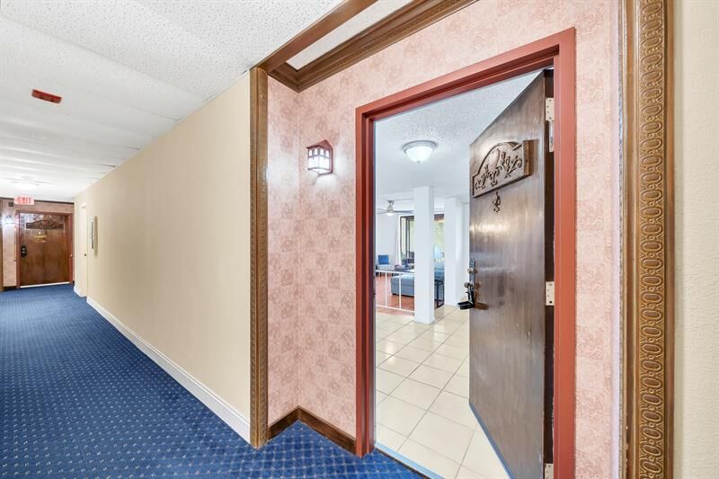 Property Photo:  3730 Inverrary Dr 3V  FL 33319 