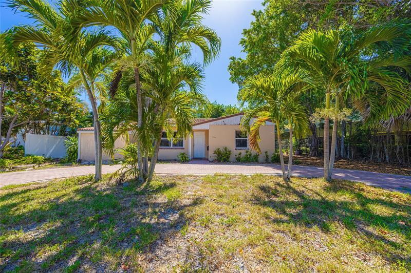 Property Photo:  2420 NE 7th Ave  FL 33305 