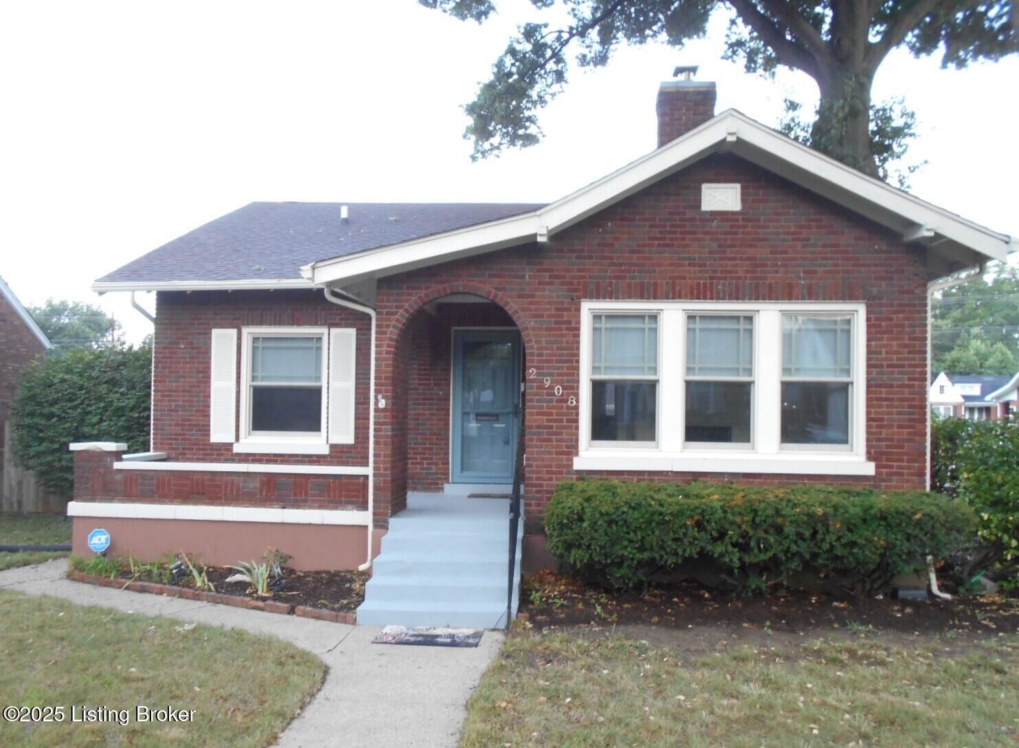 Property Photo: 2908 Beaumont Rd KY 40205