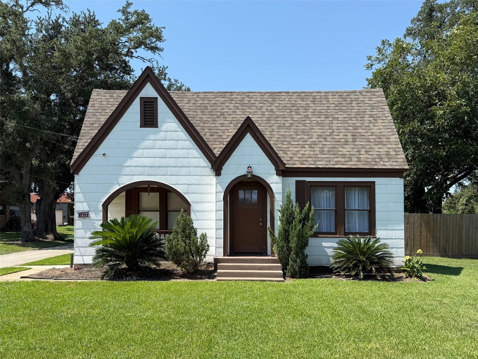 Property Photo:  918 N Meyer St  TX 77474 