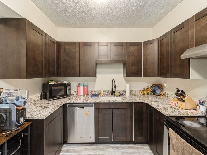 Property Photo:  1010 Caroline Terrace  IA 50125 