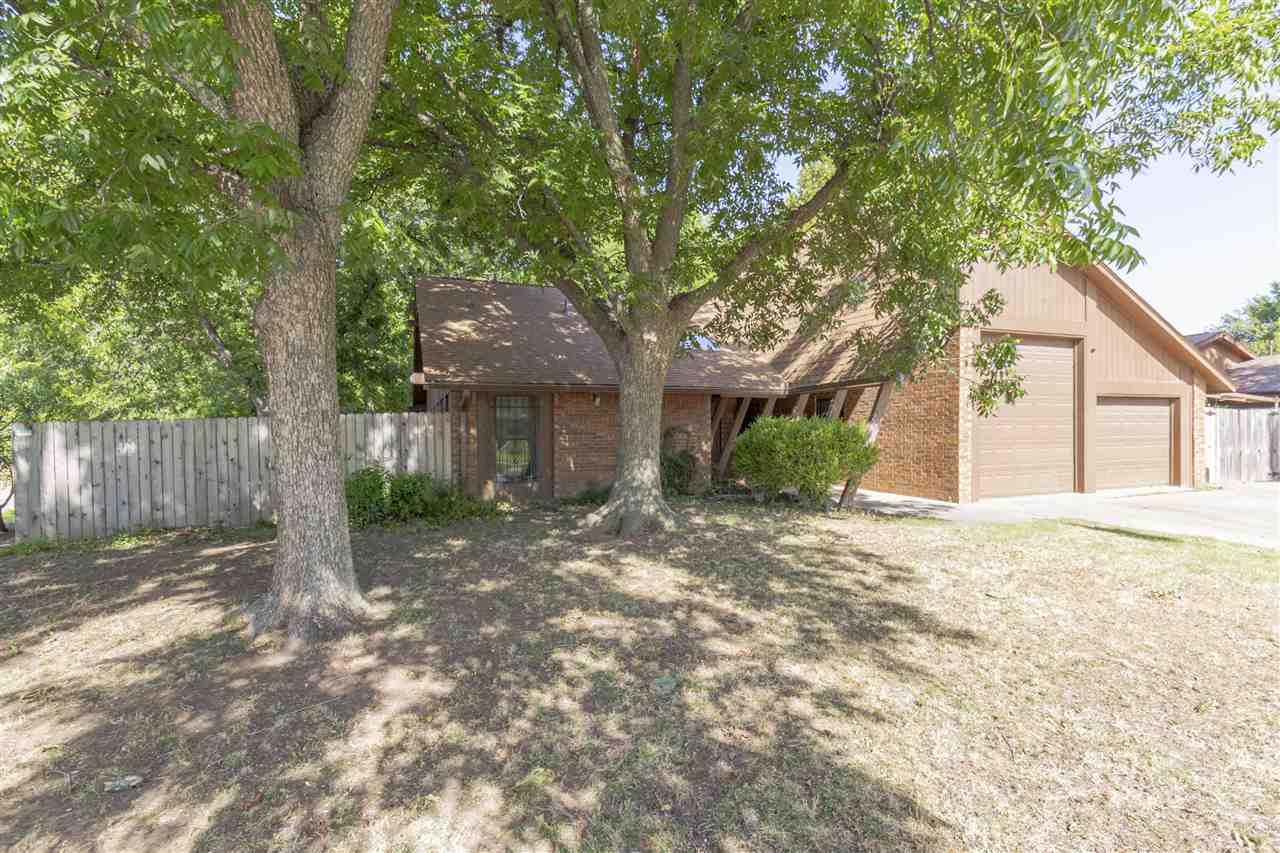 Property Photo:  2302 NW Ivanhoe Pl  OK 73505 