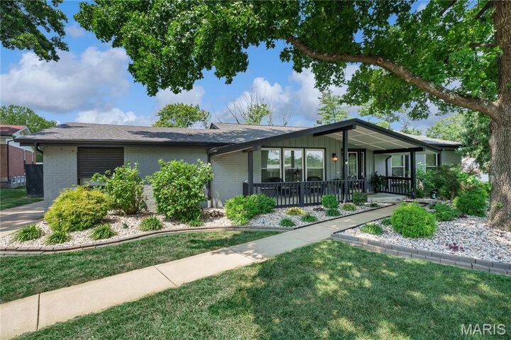 335 Greenbriar Lane  Ballwin MO 63011 photo