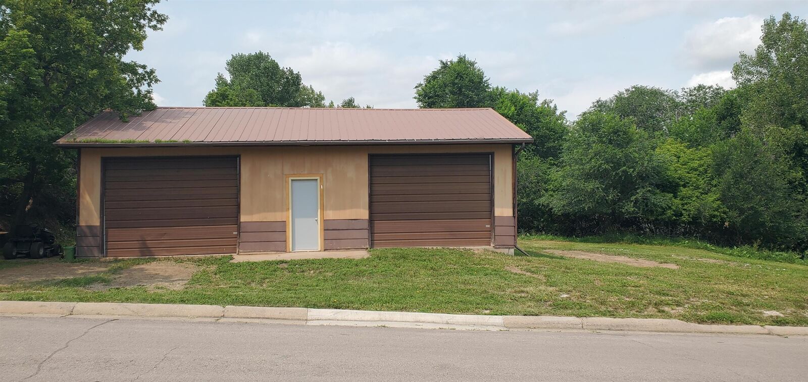 Property Photo: 1811 3rd Street SD 57785-9999