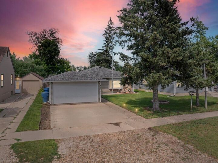 Property Photo: 911 Kingsbury Street SD 57717
