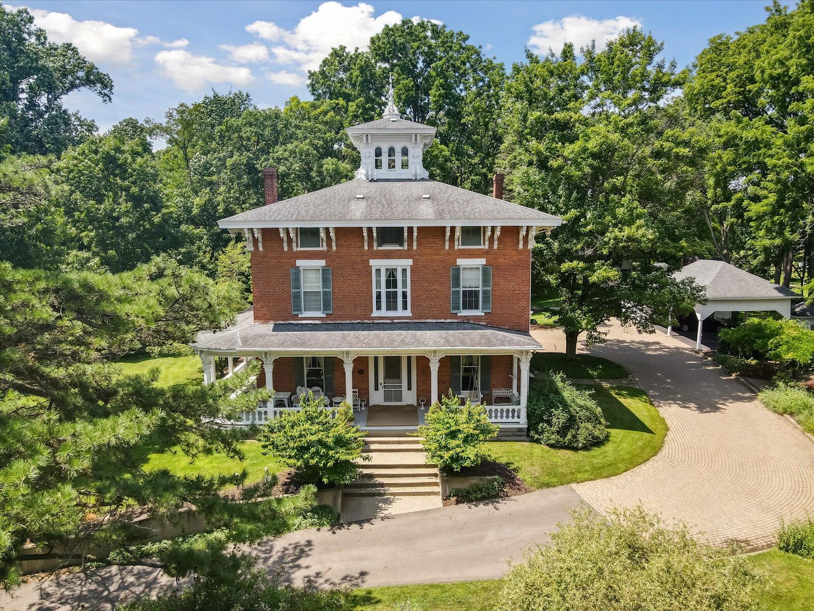 Property Photo:  410 N Eagle Street  MI 49068