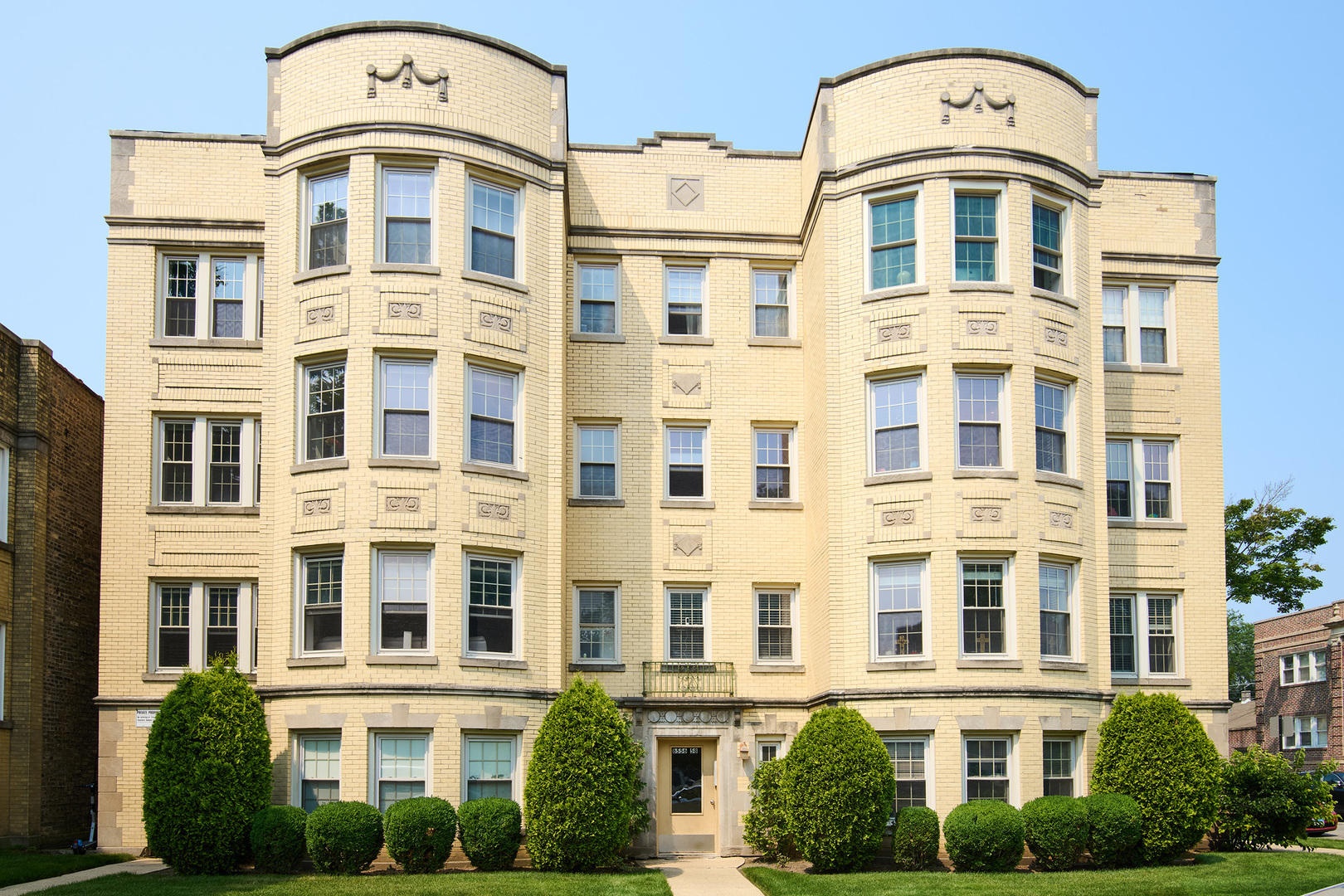Property Photo: 6558 N Washtenaw Avenue 2 IL 60645