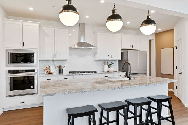 Property Photo: 1027 Quarry Court 7 IL 60188