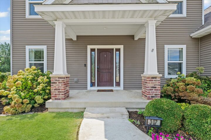 Property Photo:  307 Fox Run Drive  IL 61853 