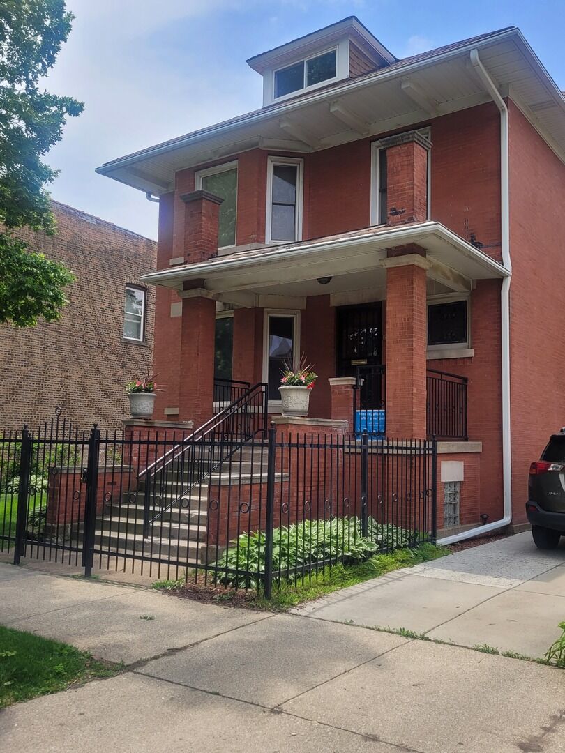 Property Photo:  7422 S Coles Avenue  IL 60649 