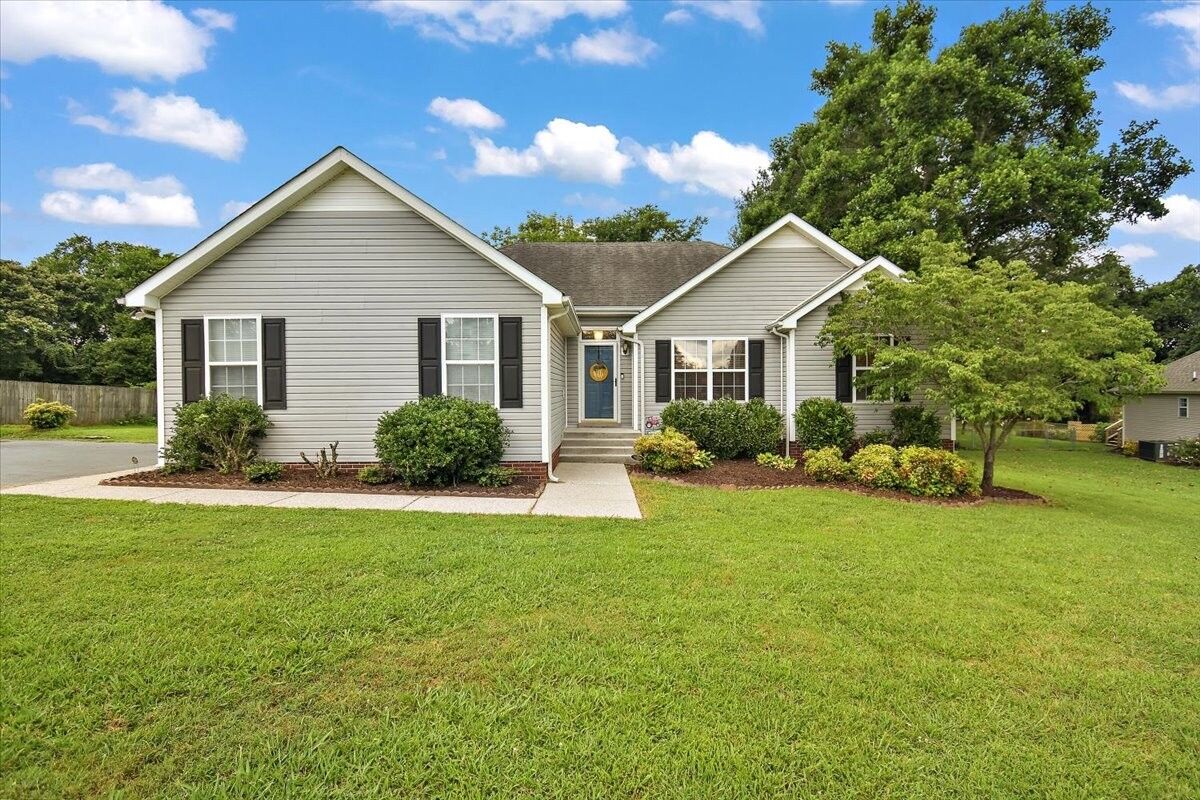 Property Photo:  1627 Jarratt Dr  TN 37153 