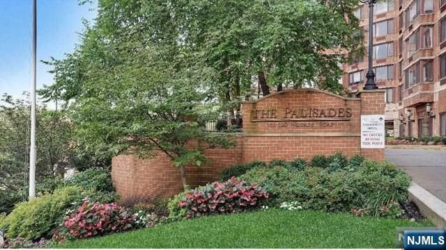 Property Photo: 100 Old Palisade Road 3501 NJ 07024