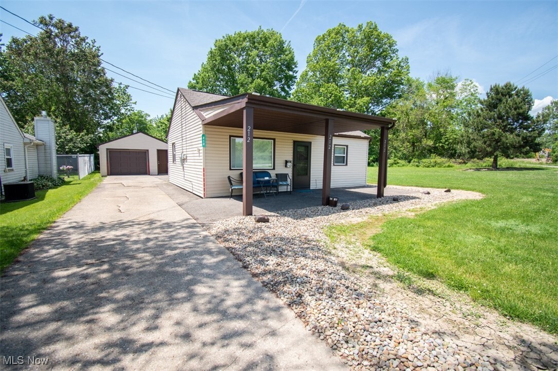 Property Photo: 212 N Navarre Avenue OH 44515