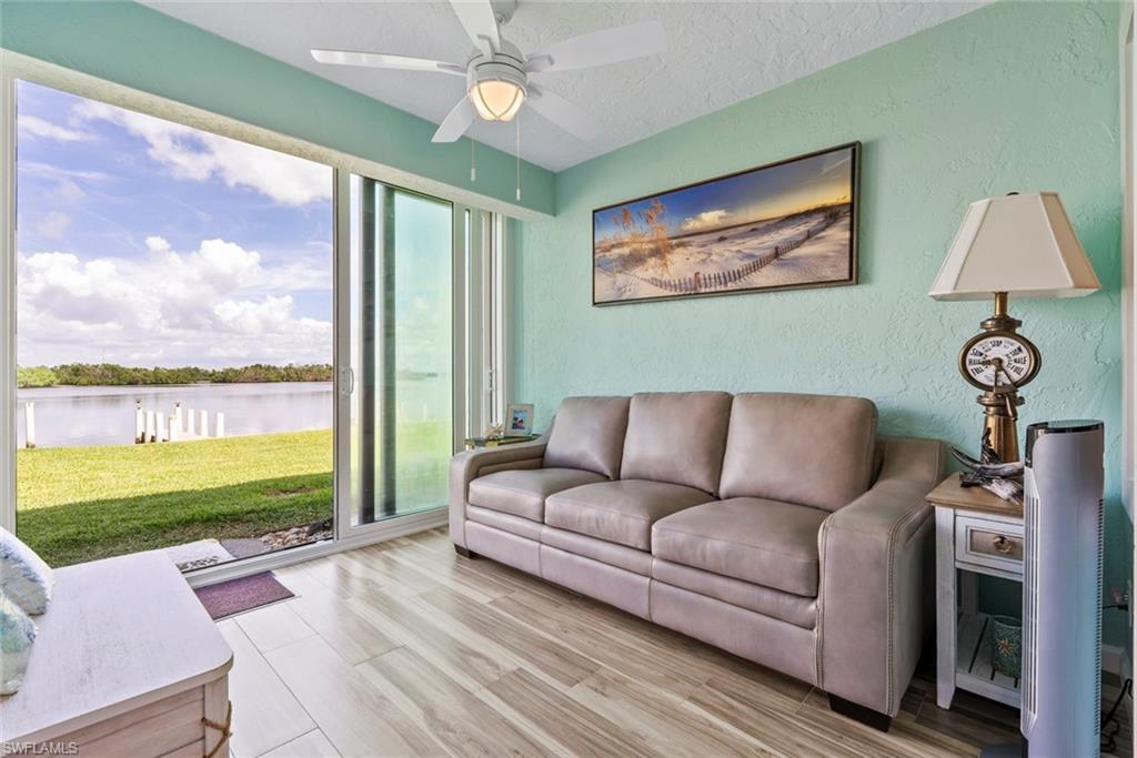 Property Photo:  896 Buttonwood Dr 109  FL 33931 