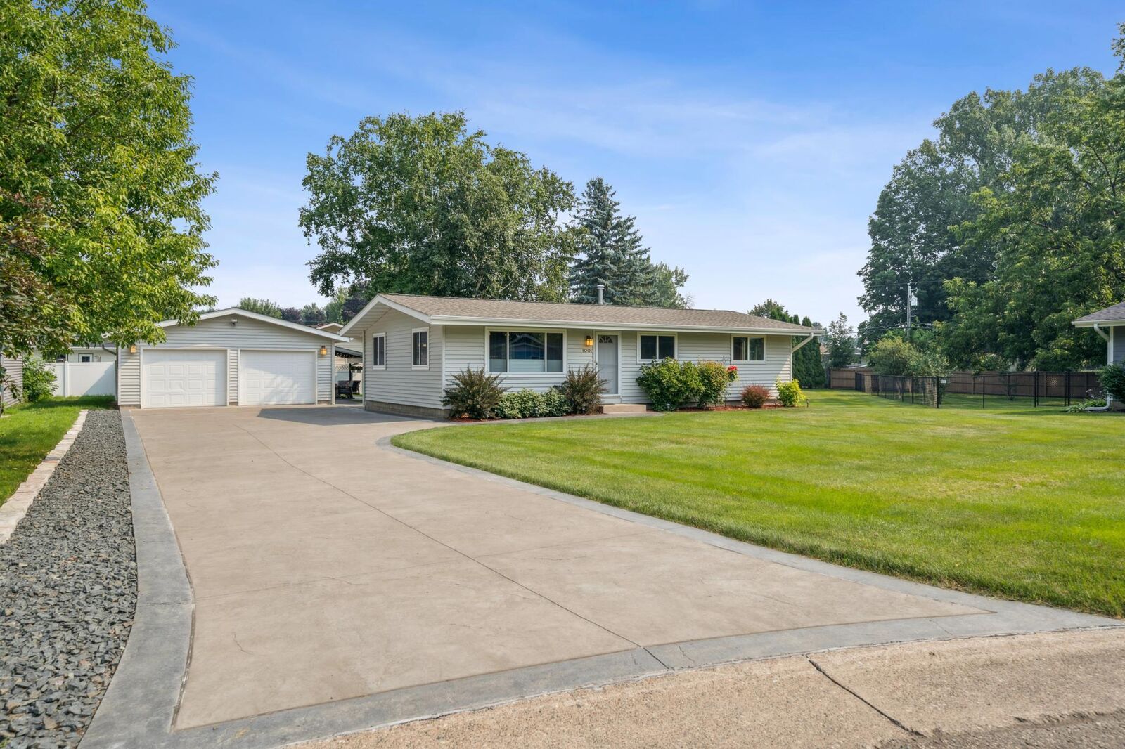 Property Photo: 1001 Lincoln Lane WI 54016