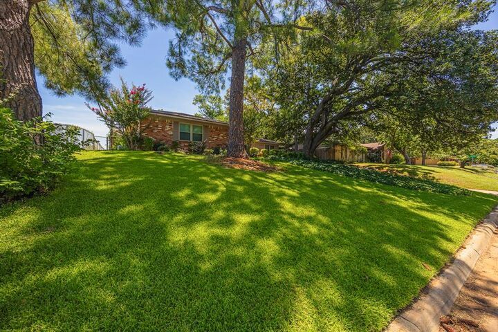 Property Photo:  1128 Irwin Drive  TX 76053 