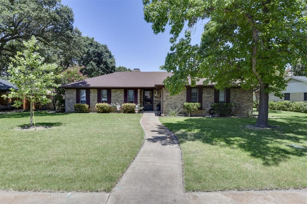 Property Photo:  108 Auburn Street  TX 75165 