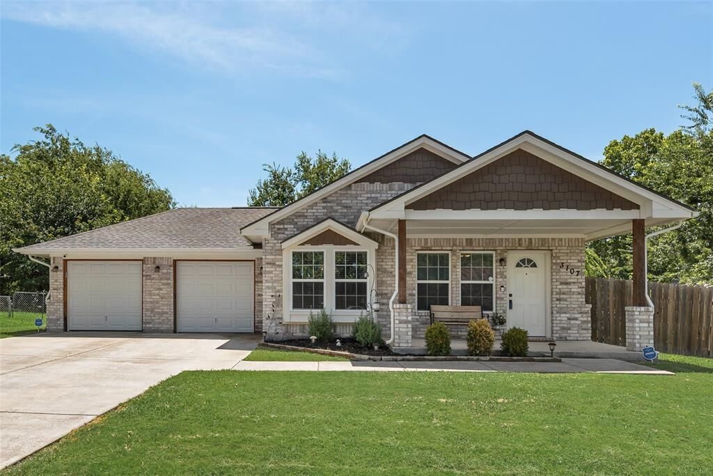 Property Photo:  3107 Selfridge Drive  TX 76014 