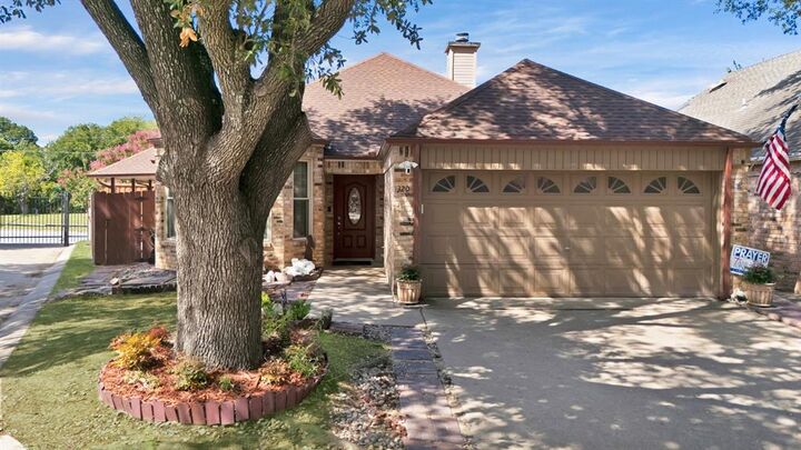 Property Photo:  320 Fairhavens Drive  TX 75050 