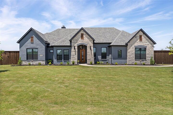Property Photo: 8041 Drew Drive TX 76065