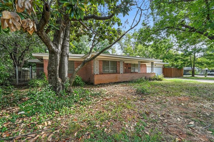 Property Photo:  1618 University Drive  TX 76013 